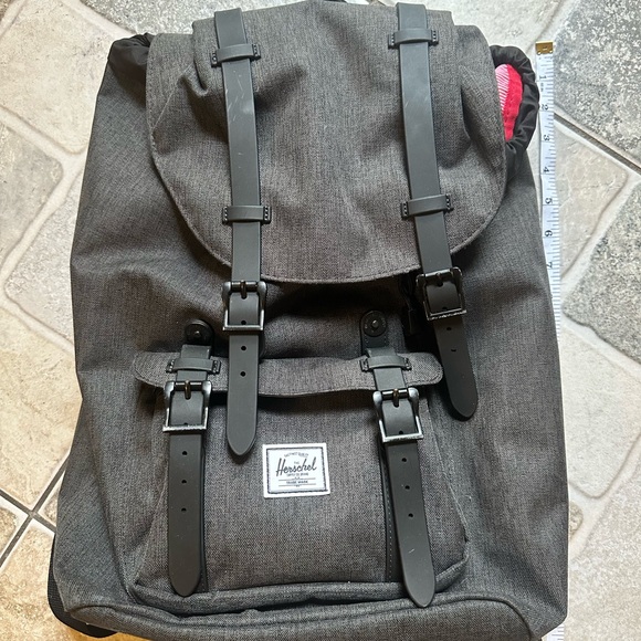 dark charcoal herschel backpack Retreat Supply Co. USA Prusik cord zipper pulls Herschel Classic XL Backpack 30L